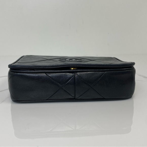 Chanel Vintage Diamond Quilt CC Flap Bag - Picture 5 of 6